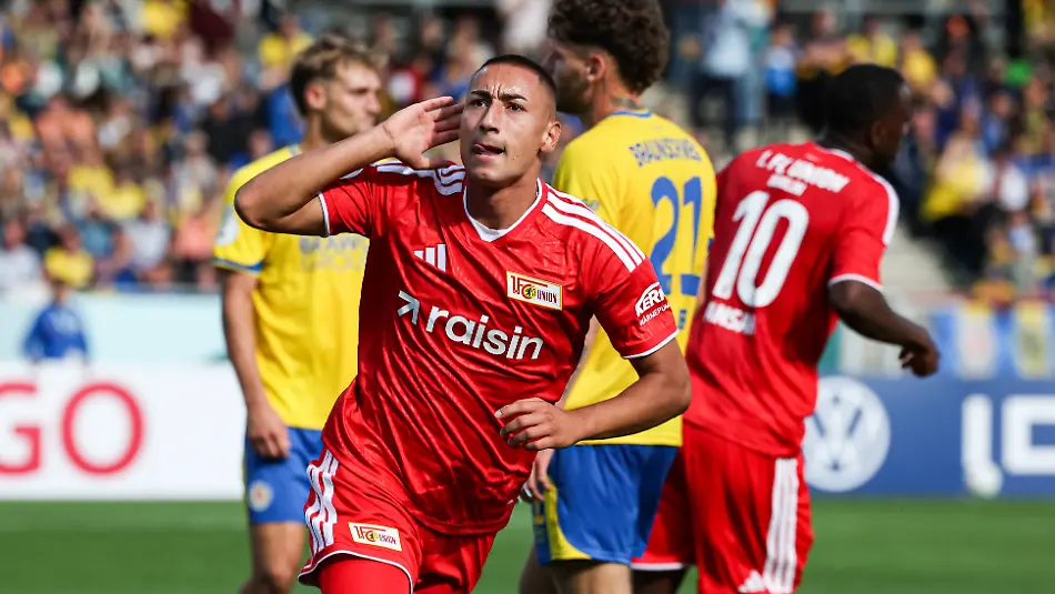 Torjubel-Torschuetze-Marin-Ljubicic-1-FC-Union-Berlin-27-trifft-zum-2-3-1-Hauptrunde-DFB-Pokal-Saison-2026-2027-Eintracht-Braunschweig-vs-1-FC-Union-Berlin-im-Eintracht-Stadion-in-Braunschweig-Aktion-Fussball-Mann-Maenner-Deutschland-23-08-2026-Goal-celebration-Goal-scorer-Marin-Ljubicic-of-1-FC-Union-Berlin-27-scores-in-the-2-3-1-main-round-of-the-2026-2027-DFB-Cup-season-during-the-match-between-Eintracht-Braunschweig-and-1-FC-Union-Berlin-at-Eintracht-Stadium-in-Braunschweig