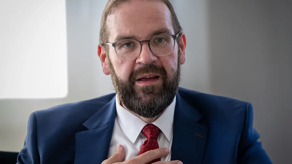 Hoffmann-raet-Strengt-euch-an-Er-weiss-aus-eigener-Erfahrung-was-passiert-wenn-man-es-nicht-tut