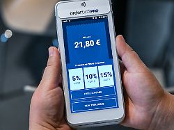 Manipulation bei Kartenzahlung: Verbraucherschützer rügen Tricks beim Trinkgeld