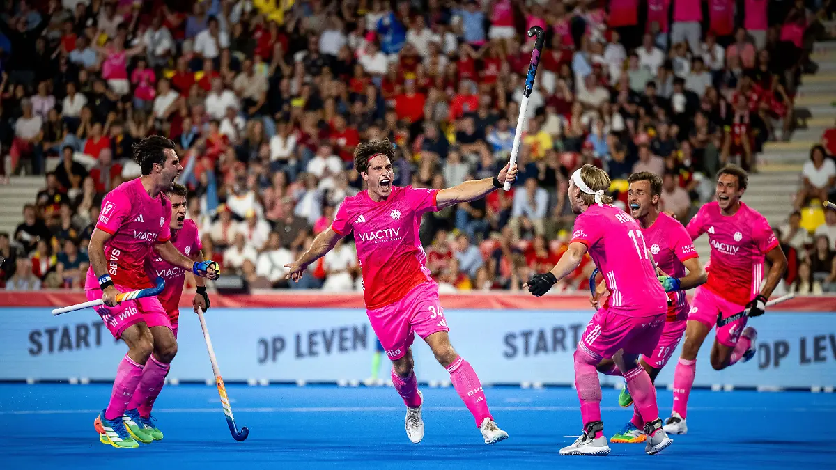 17-08-2026-BEL-Hockey-Herren-FIH-Weltmeisterschaft-Laenderspiel-Deutschland-vs-Belgien-Jakob-Brilla-Deutschland-34-Christopher-Ruehr-Deutschland-17-Justus-Weigand-Deutschland-19-und-Team-jubeln-ueber-das-Tor-zum-1-0-Wavre-Belfius-Arena-Wallonisch-Brabant-Belgien-August-17-2026-BEL-Hockey-Men-s-FIH-World-Championship-International-Match-Germany-vs