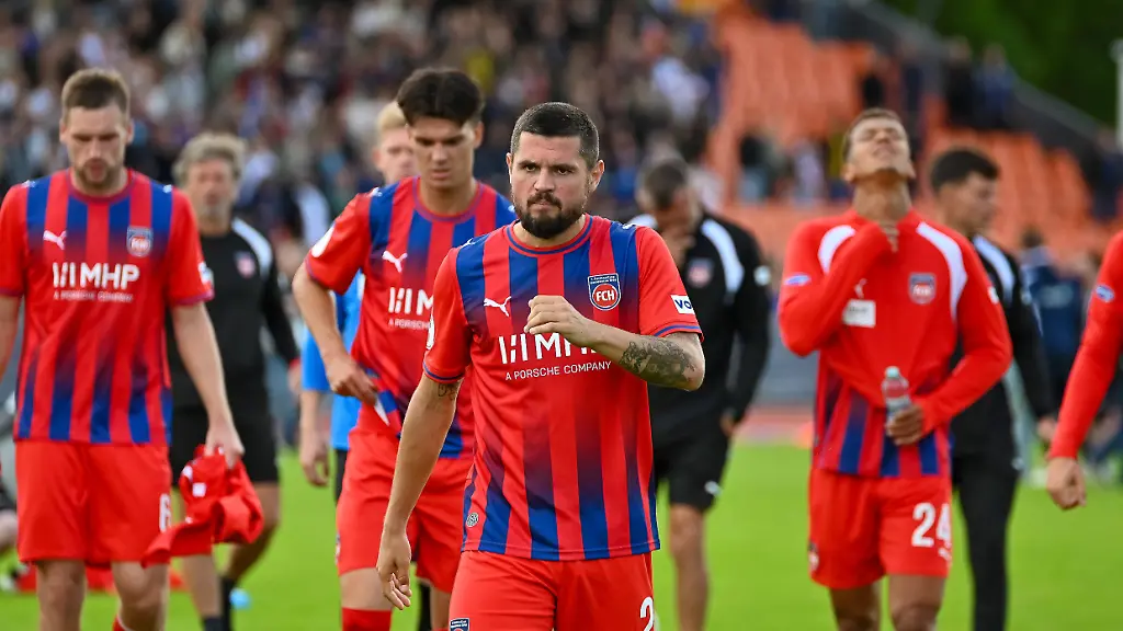 Marnon-Busch-1-FC-Heidenheim-02-und-enttaeuschte-Heidenheimer-SSV-Jeddeloh-II-vs-1-FC-Heidenheim-Fussball-DFB-Pokal-1-Runde-Saison-2026-2027-23-08-2026-SSV-Jeddeloh-II-vs-1-FC-Heidenheim-Fussball-DFB-Pokal-1-Runde-Saison-2026-2027-23-08-2026-Oldenburg-Marnon-Busch-1-FC-Heidenheim-02-and-a-disappointed-Heidenheim-SSV-Jeddeloh-II-vs-1-FC-Heidenheim-Soccer-DFB-Cup-1st-Round-20262027-Season-August-23-2026-SSV-Jeddeloh-II-vs