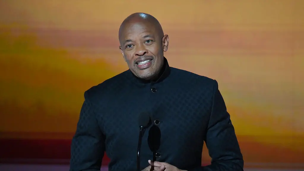 Dr-Dre-presents-Snoop-Dogg-with-the-Ultimate-Icon-Award-at-the-25th-annual-BET-Awards-live-telecast-at-the-Peacock-Theater-in-Los-Angeles-on-Monday-June-9-2025-The-BET-Awards-honors-Black-entertainers-and-other-people-of-color-in-music-film-sports-and-philanthropy