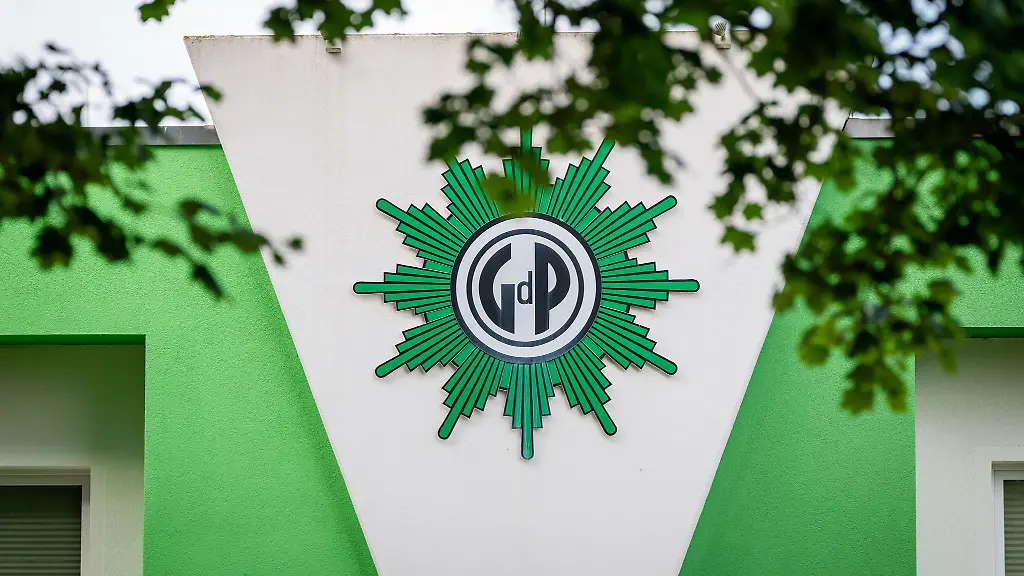 Die-Thueringer-Polizeigewerkschaft-GdP-ist-mit-Betrugsvorwuerfen-gegen-vier-aktuelle-oder-ehemalige-Funktionaere-konfrontiert