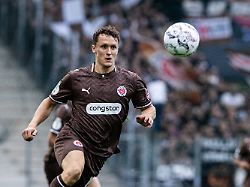 „Verlieren wegen mir“: St. Pauli-Stürmer vernichtet sich nach Mega-Bock selbst