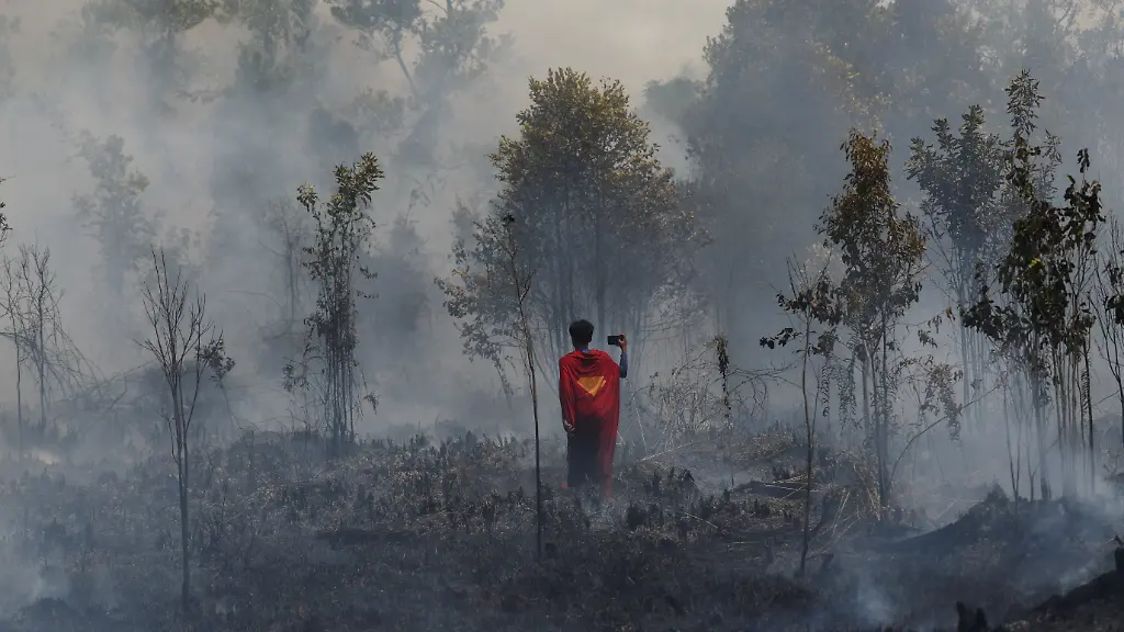 Rudiyansah-16-wears-a-Superman-costume-inspects-a-fire-at-a-wildfire-affected-area-in-Palangka-Raya-Central-Kalimantan-province-Indonesia-August-14-2026