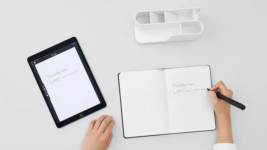 Der-Lamy-Smartpen-sieht-aus-wie-ein-klassischer-Stift-kann-handschriftliche-Notizen-aber-direkt-digitalisieren