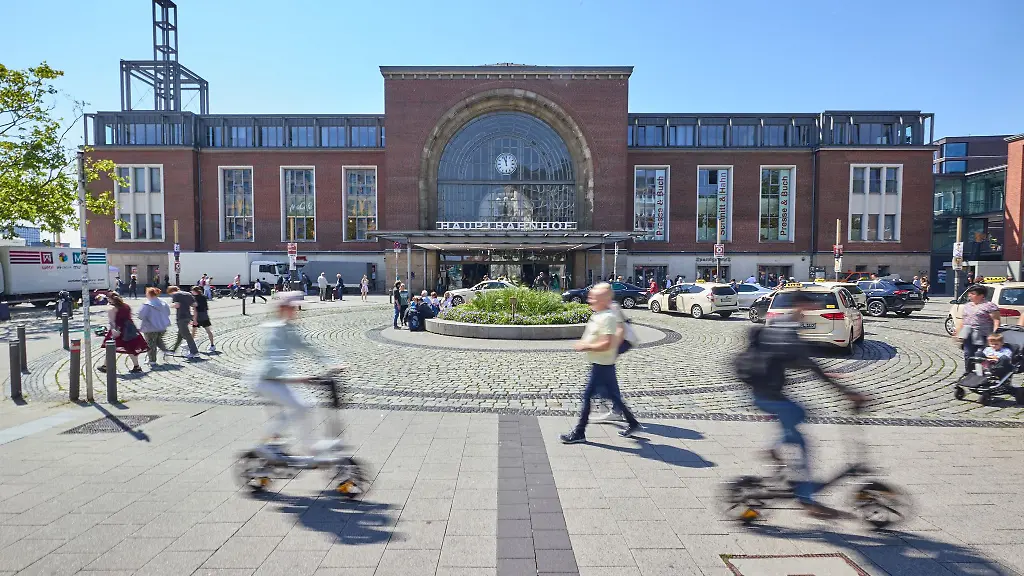 Am-Bahnhofsvorplatz-eskalierte-die-Situation