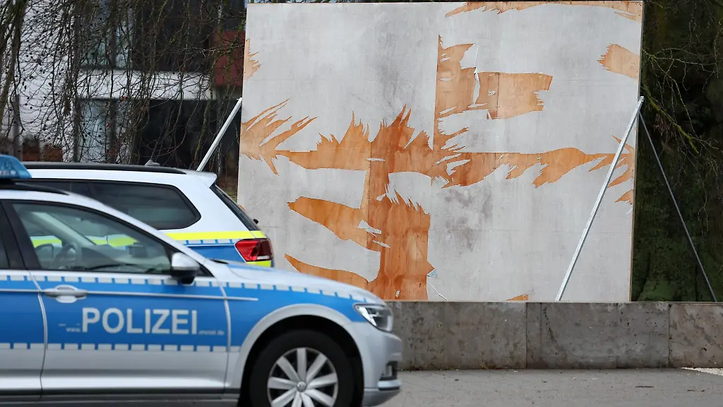 In-Rostock-wurden-in-den-vergangenen-Tagen-zahlreiche-Plakate-zerstoert