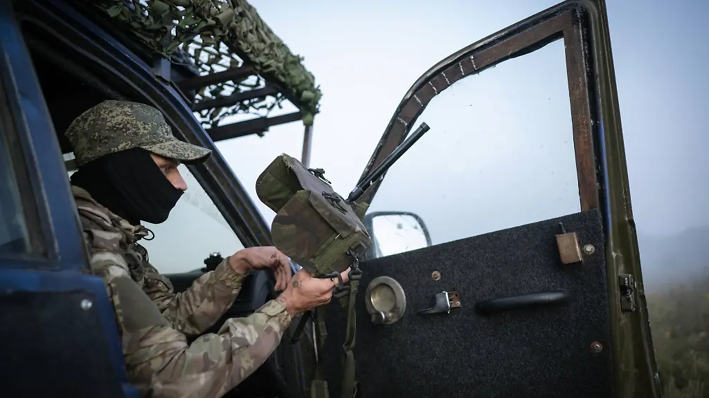 Russia-Ukraine-Military-Operation-Akhmat-Special-Forces-9226008-20-08-2026-A-Russian-serviceman-from-a-counter-UAV-unit-of-the-Pressa-Press-combined-artillery-group-of-the-Akhmat-special-forces-part-of-the-Sever-North-Group-of-Forces-is-seen-at-a-position-in-the-Sumy-sector-of-the-front-line-amid-Russia-s-military-operation-in-Ukraine