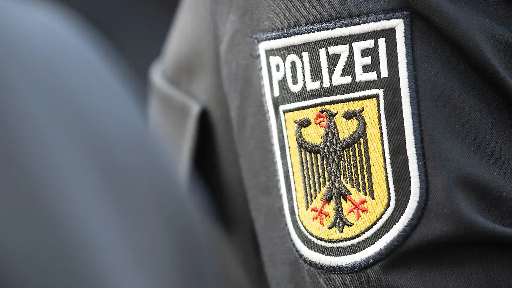 In-einem-Regionalzug-legten-Bundespolizisten-dem-Mann-Handschellen-an
