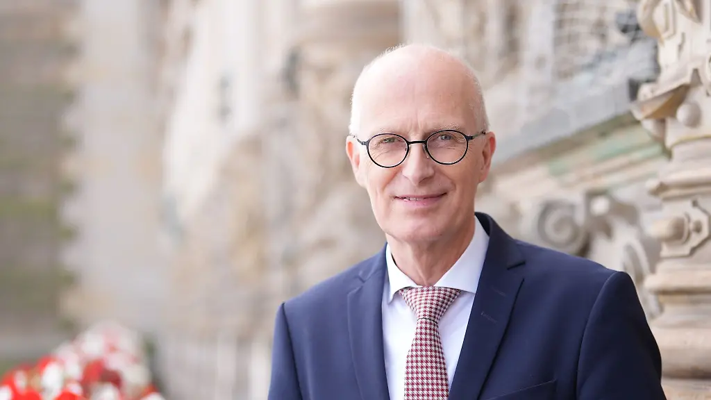 Der-Buergermeister-wuerdigte-die-Leistung-Kuehnes