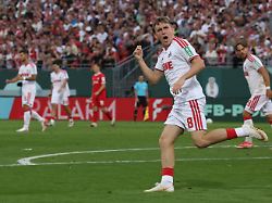 16-Jähriger trifft : 1. FC Köln wendet Pokal-Blamage ab, HSV souverän weiter