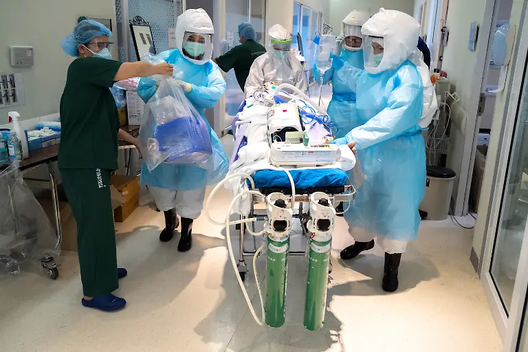 2020-04-30T000000Z-95125225-RC2VEG909KEE-RTRMADP-3-HEALTH-CORONAVIRUS-THAILAND-NURSE