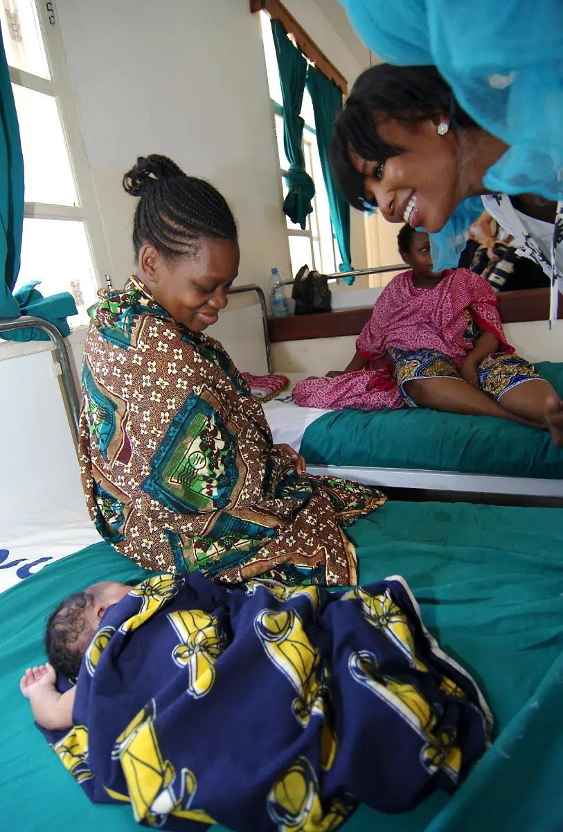 2009-11-13T120000Z-1011609475-GM1E5BE04JZ01-RTRMADP-3-TANZANIA-CAMPBELL