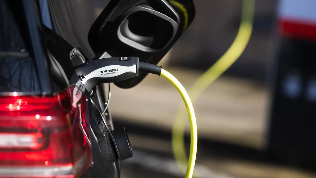 E-Auto-Laden-Bildausschnitt