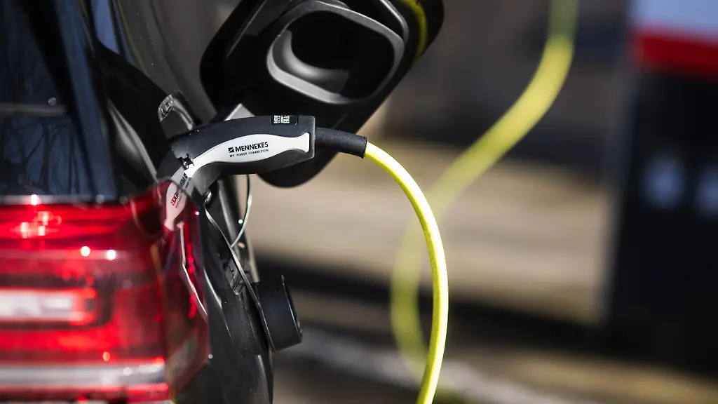 E-Auto-Laden-Bildausschnitt