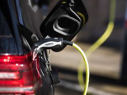 Bericht eines Forscherteams: Elektroautos beim Fahren ein Drittel billiger als Benziner