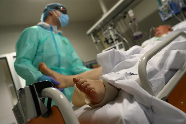 2020-05-14T162440Z-1239811152-RC2GOG9GCIR2-RTRMADP-3-HEALTH-CORONAVIRUS-SPAIN