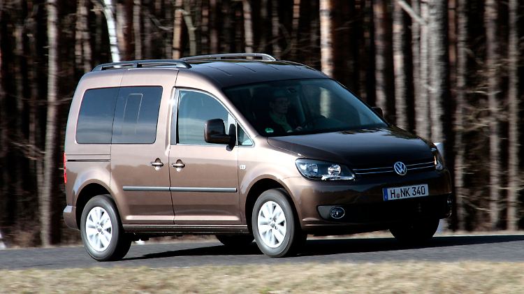 Beim VW Caddy verfügt nur die rechte Schiebetür über ein Fenster, das man öffnen kann.