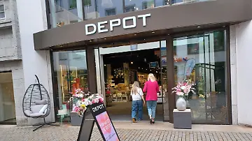 530928077