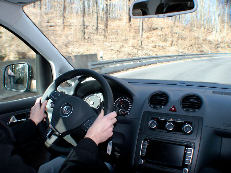 Eine hohe Sitzposition und vertraute Cockpitarmaturen: Der Caddy ist freundlich zum Nutzer.