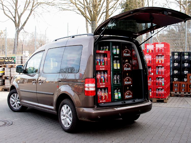 Gewappnet für eine große Party: In den Caddy gehen mindestens 35 Getränkekisten.