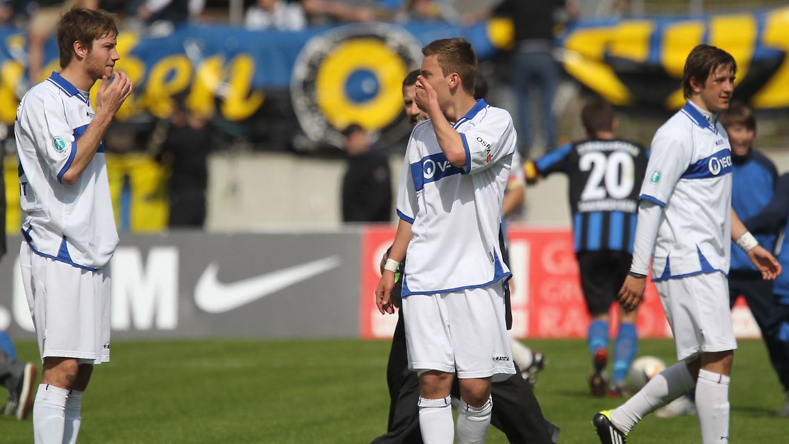 Deprimiert: Die Kicker von Hansa Rostock müssen sich noch gedulden, bis der Aufstieg feststeht. Aber Vorfreude soll ja die schönste Freude sein.