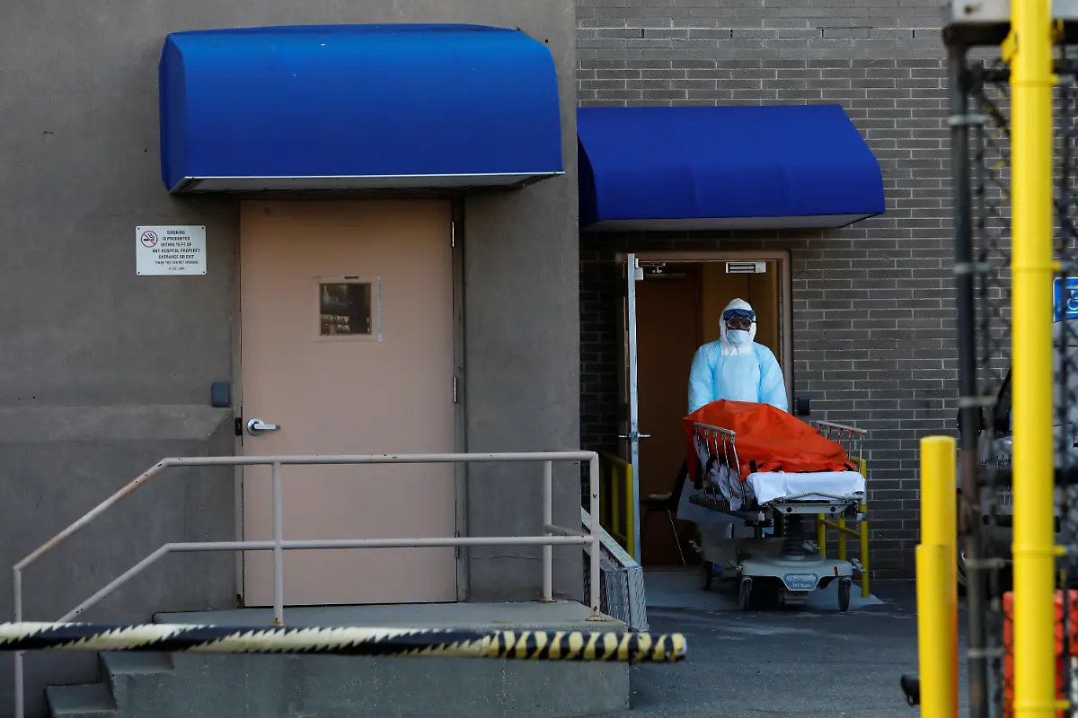 2020-04-04T000000Z-1077944666-RC2YXF9E6KXL-RTRMADP-3-HEALTH-CORONAVIRUS-USA-NEW-YORK