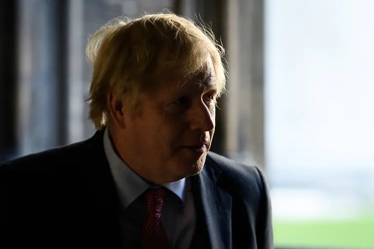 2020-05-07T195754Z-1355709005-RC2VJG9I07WG-RTRMADP-3-WW2-ANNIVERSARY-BRITAIN-VICTORY-DAY