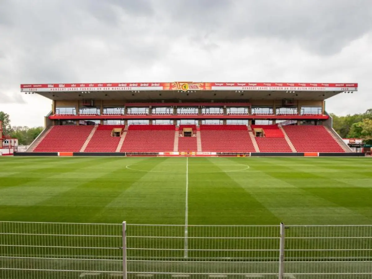 Blick-in-das-Stadion-An-der-Alten-Foersterei