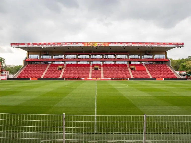 Blick-in-das-Stadion-An-der-Alten-Foersterei