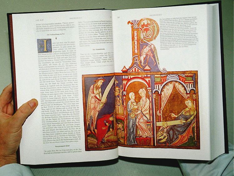 Eine Bibel kann mehr sein als nur ein Buch. ("Stuttgarter Bibel der Buchmalerei")