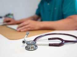 "Sinnvolle Spielregeln": Ärztekammer-Chef: Patienten sollen erst zum Hausarzt, dann zum Facharzt