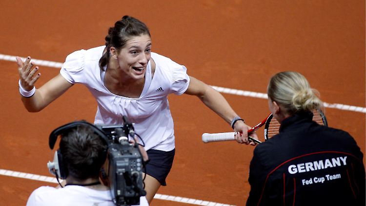 Andrea Petkovic feiert ihren entscheidenden Sieg.