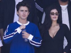 Mit Timothée Chalamet liiert : Kylie Jenner reagiert auf Gerüchte über dritte Schwangerschaft