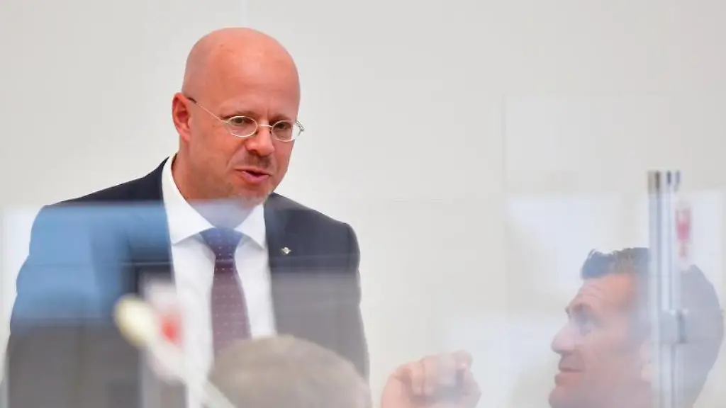 Andreas-Kalbitz-l-im-Brandenburger-Landtag