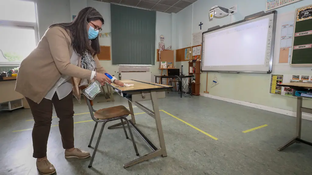 Lehrer-die-zur-Corona-Risikogruppe-gehoere-muessen-in-NRW-bei-den-muendlichen-Abschlusspruefungen-anwesend-sein