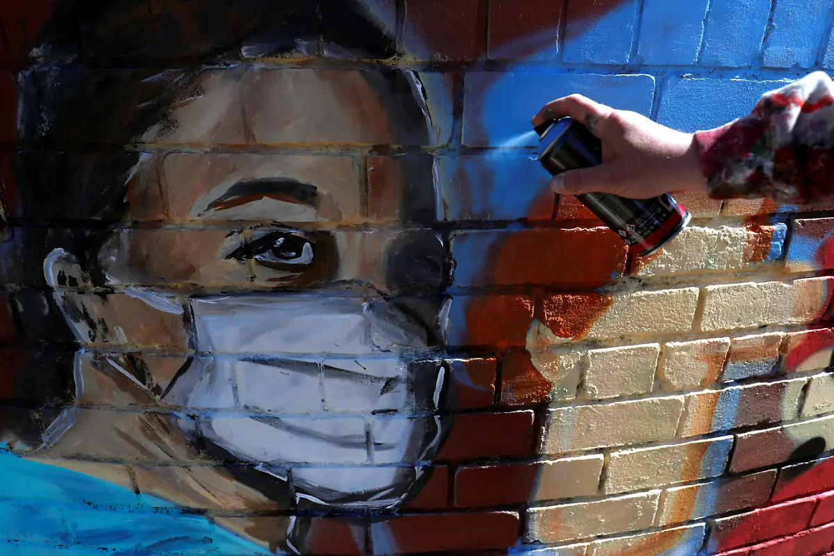 2020-04-24T000000Z-147316020-RC2ZAG92VHWV-RTRMADP-3-HEALTH-CORONAVIRUS-BRITAIN