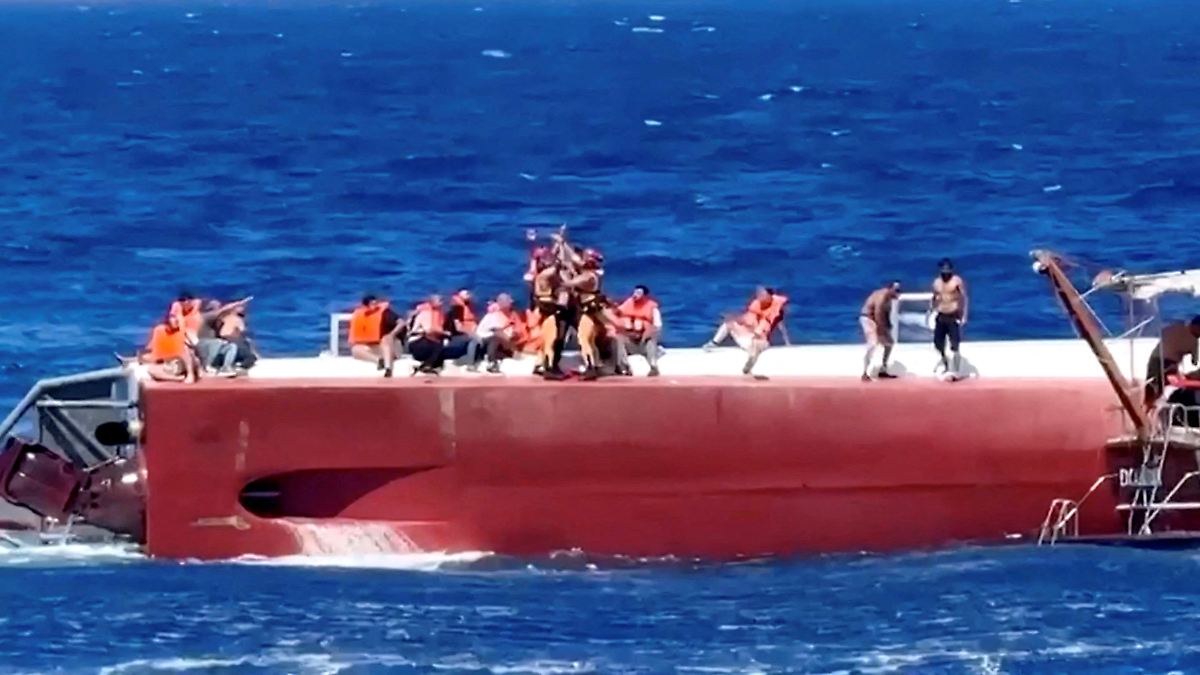 Fähre mit mehr als 250 Passagieren kentert vor Zypern - mindestens acht Tote