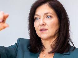 "Höchste Summe aller Ressorts": Bürokratiekosten: Reiche legt Milliarden-Sparbilanz vor