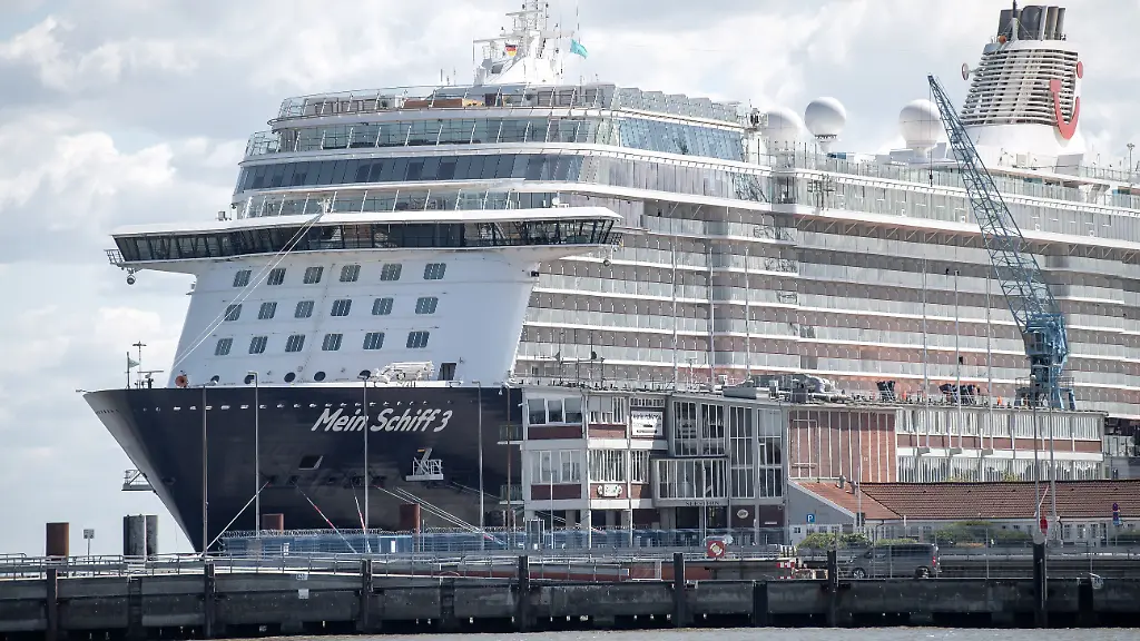 Die-Mein-Schiff-3-liegt-derzeit-in-Cuxhaven