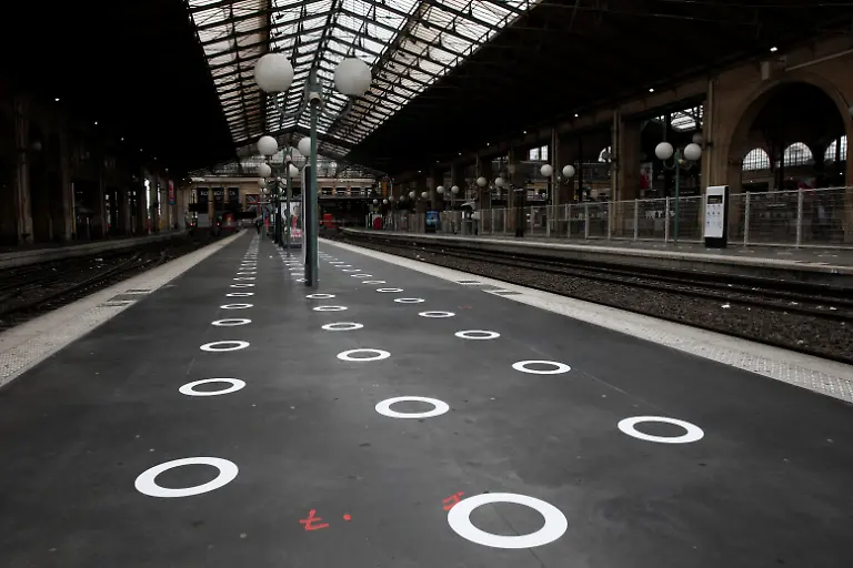 2020-05-05T000000Z-92601576-RC2AIG93BDY6-RTRMADP-3-HEALTH-CORONAVIRUS-FRANCE