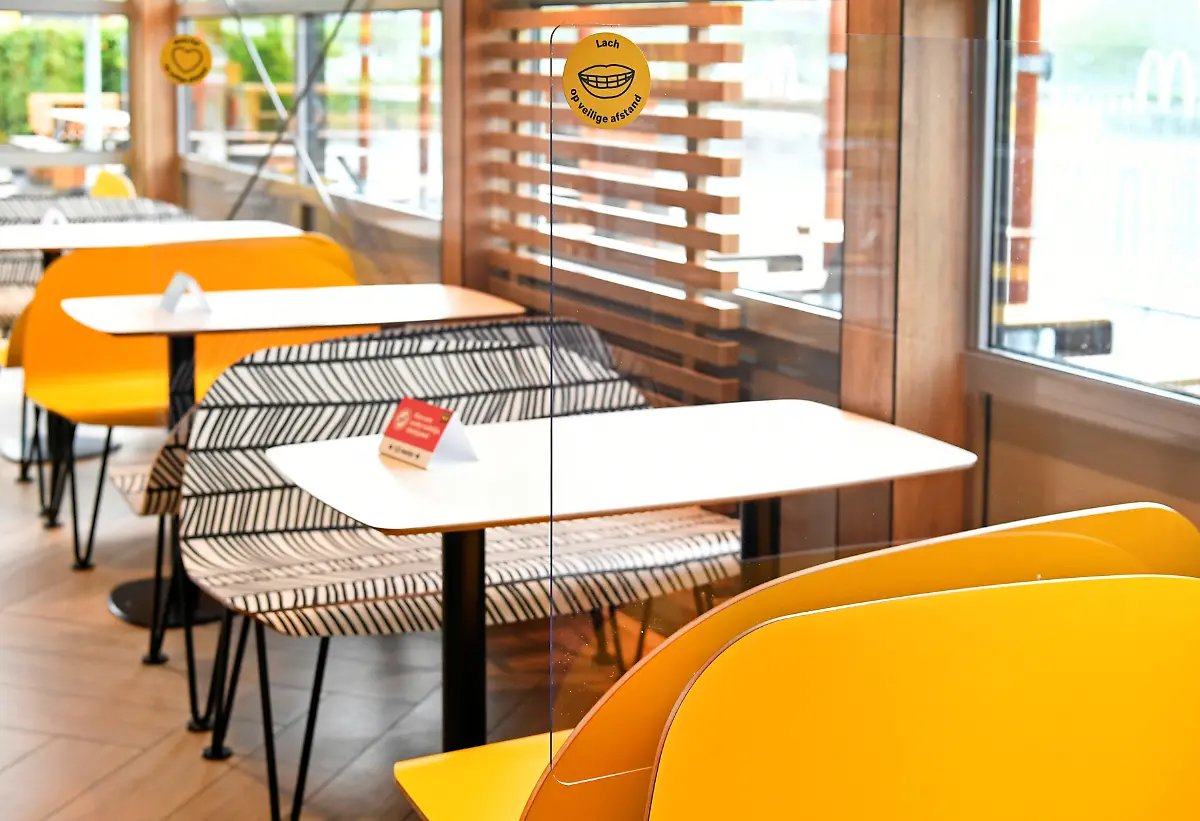 2020-05-01T000000Z-1765077019-RC2PFG9EJM7O-RTRMADP-3-HEALTH-CORONAVIRUS-NETHERLANDS-MCDONALDS