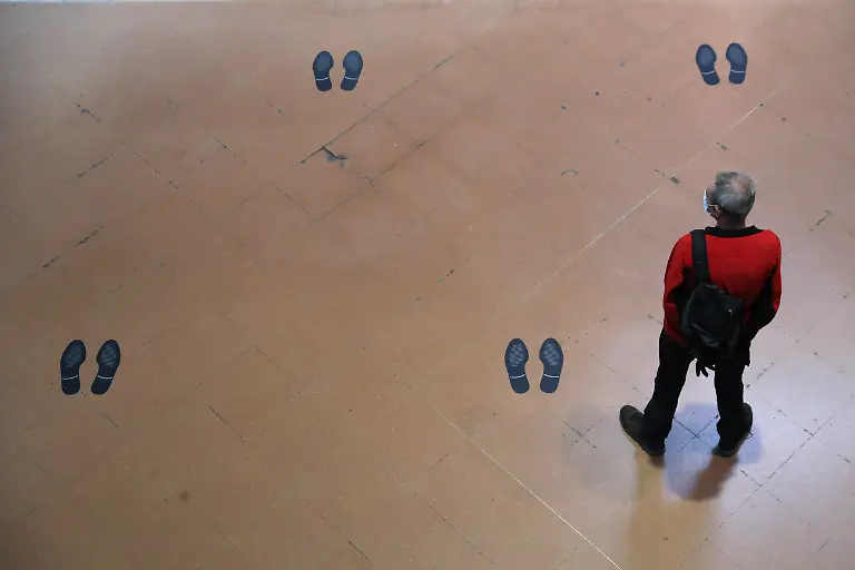 2020-05-04T000000Z-1092382549-RC2KHG96VFS4-RTRMADP-3-HEALTH-CORONAVIRUS-SPAIN