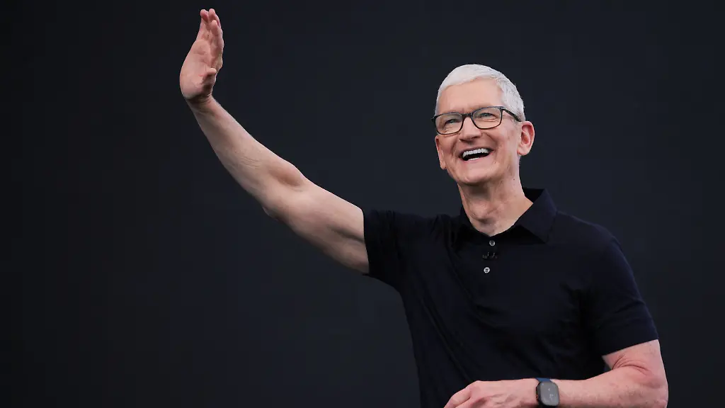 2026-06-08T171510Z_853836886_RC2TPLAJ8NE1_RTRMADP_3_APPLE-WWDC