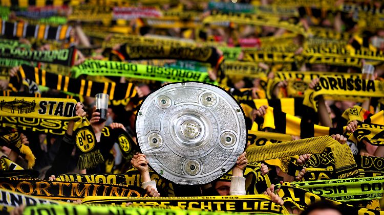 Perfekt ist die siebte Dortmunder Meisterschaft noch nicht, aber die Fans üben lieber schonmal.