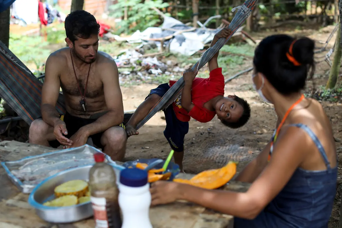 2020-05-07T000000Z-713873227-RC2RJG99D554-RTRMADP-3-HEALTH-CORONAVIRUS-BRAZIL-INDIGENOUSNURSE