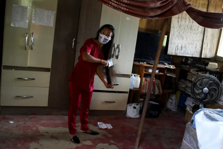 2020-05-07T000000Z-619992025-RC2RJG92YL7H-RTRMADP-3-HEALTH-CORONAVIRUS-BRAZIL-INDIGENOUSNURSE