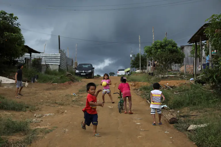 2020-05-07T000000Z-643639064-RC2RJG9PEISK-RTRMADP-3-HEALTH-CORONAVIRUS-BRAZIL-INDIGENOUSNURSE