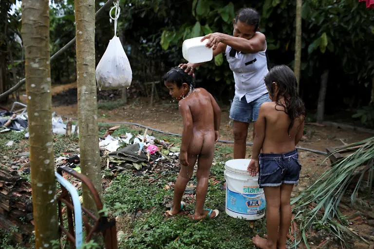 2020-05-07T000000Z-1311780677-RC2RJG99JPU0-RTRMADP-3-HEALTH-CORONAVIRUS-BRAZIL-INDIGENOUSNURSE